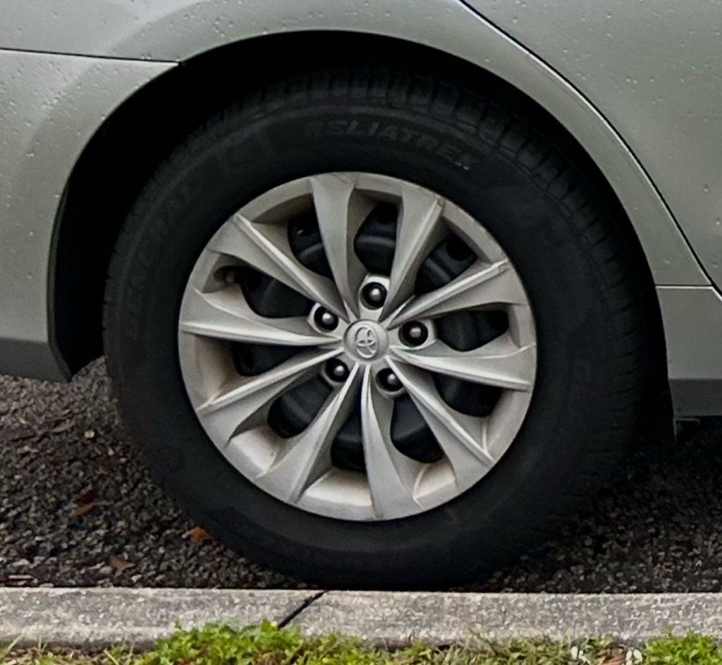 Thumbnail: 2017 Toyota Camry - 9