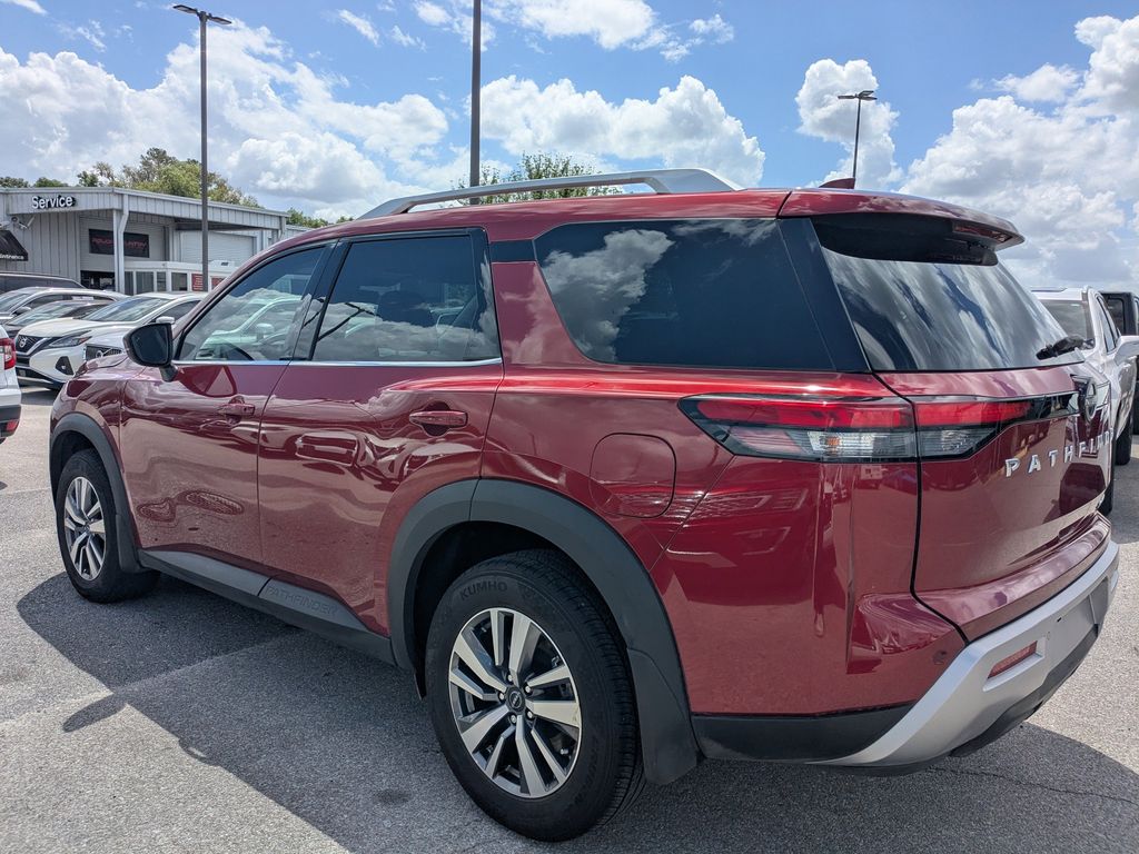 View vehicle photo 5