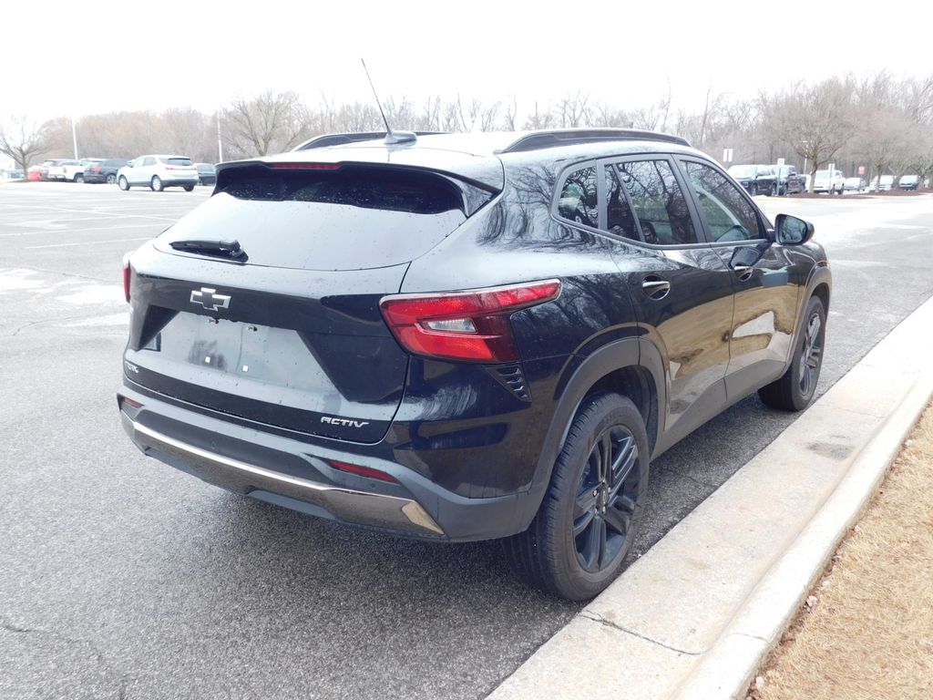 Thumbnail: 2025 Chevrolet Trax - 4