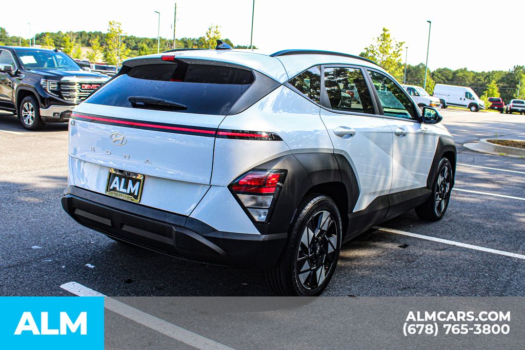Used 2025 White Hyundai SEL image 5