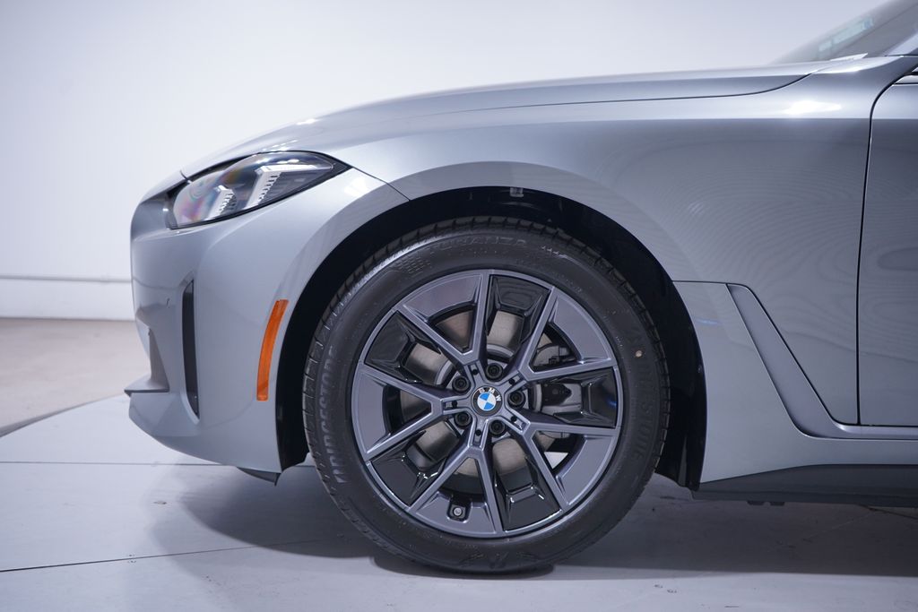Thumbnail: 2026 BMW i4 - 2