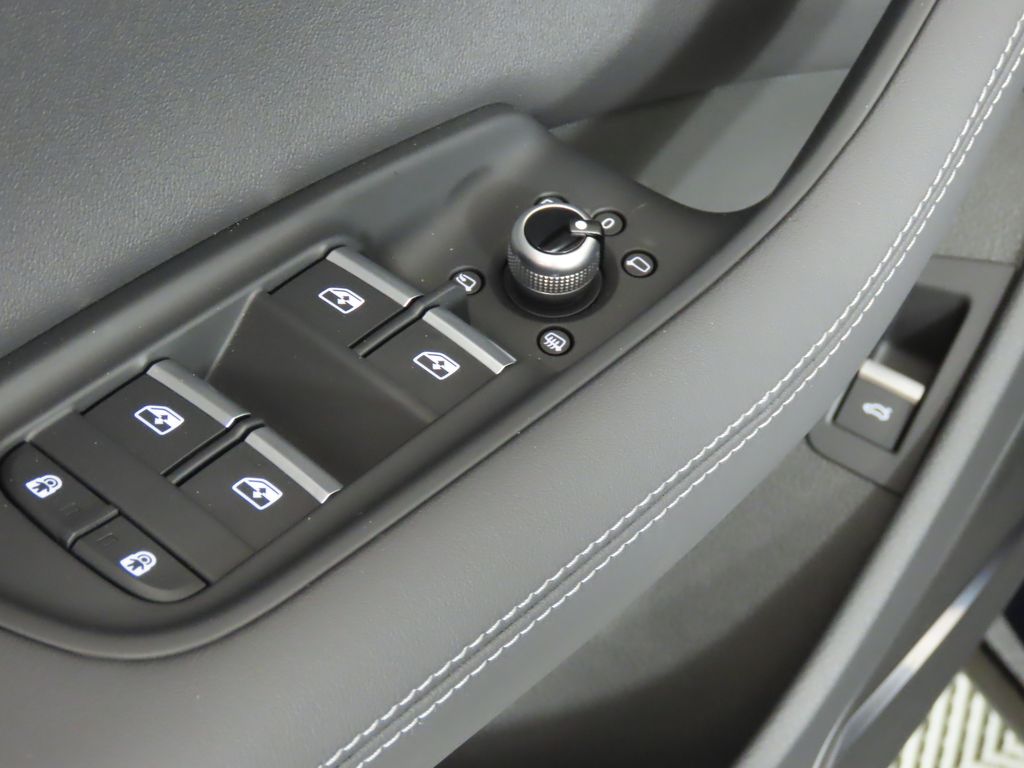 Thumbnail: 2025 Audi Q7 - 29