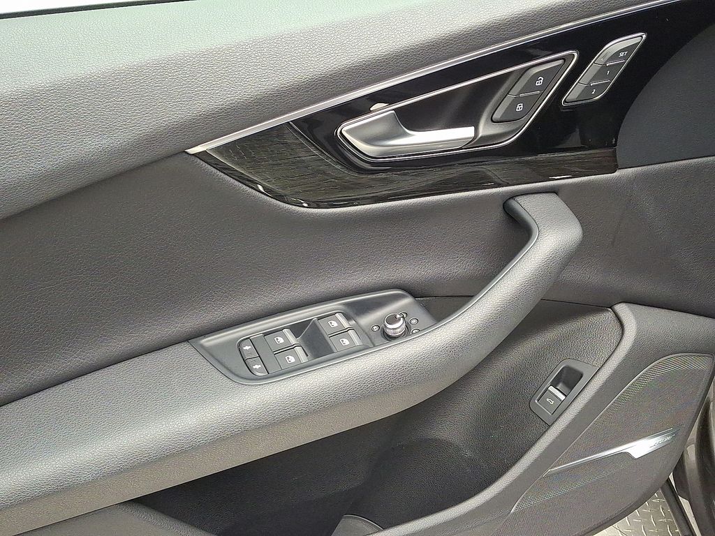 Thumbnail: 2019 Audi Q7 - 12