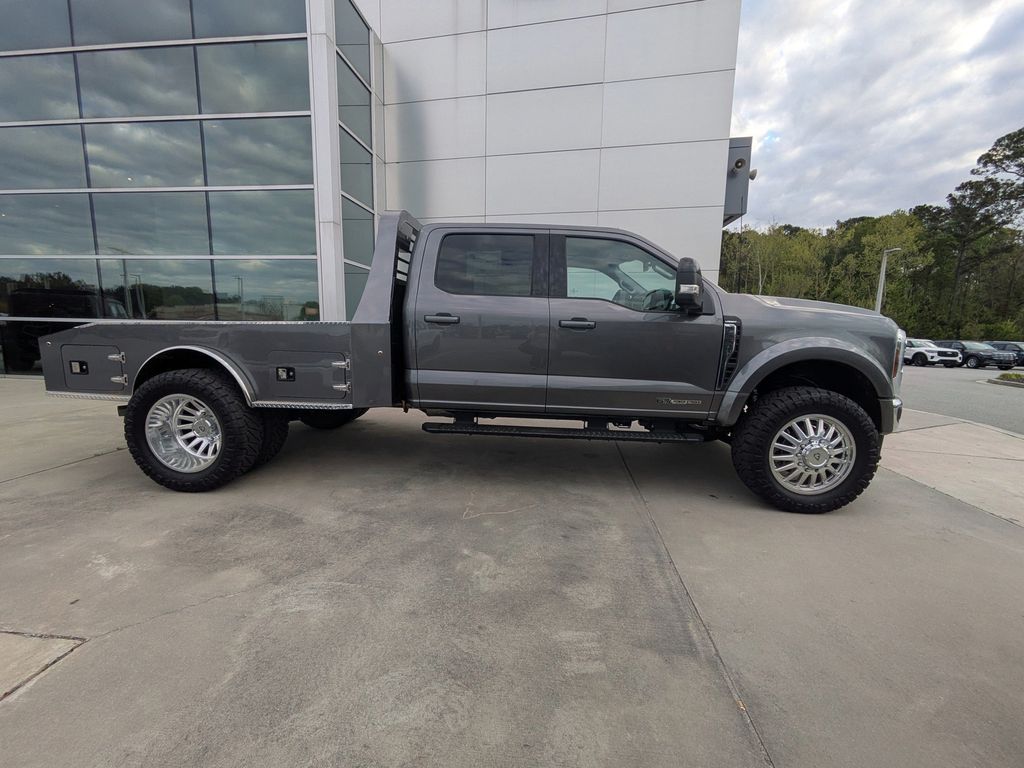 2025 Ford F-550 Chassis LARIAT