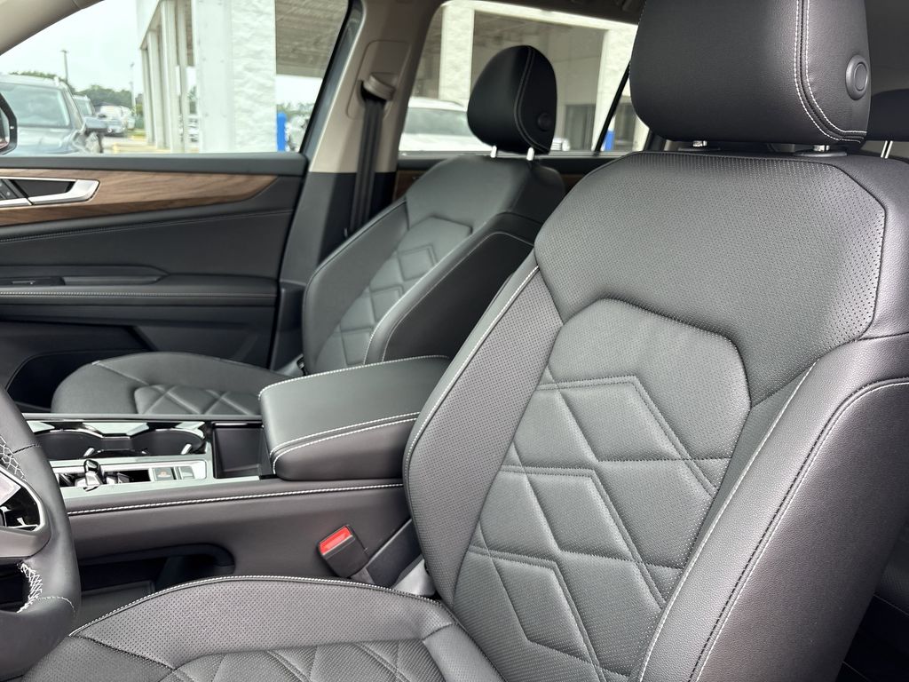 New 2025 Gray Volkswagen 2.0T SE w/Technology image 12