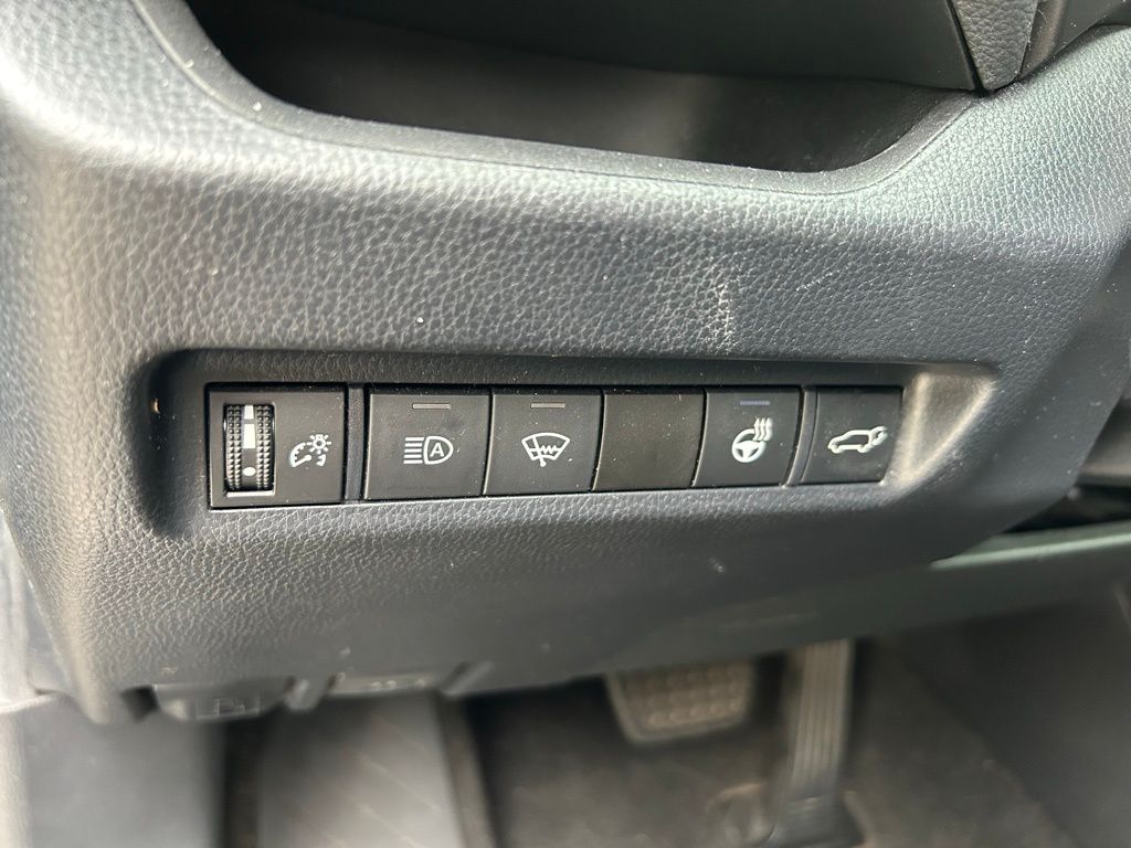 2020 Toyota RAV4 XLE Premium 18