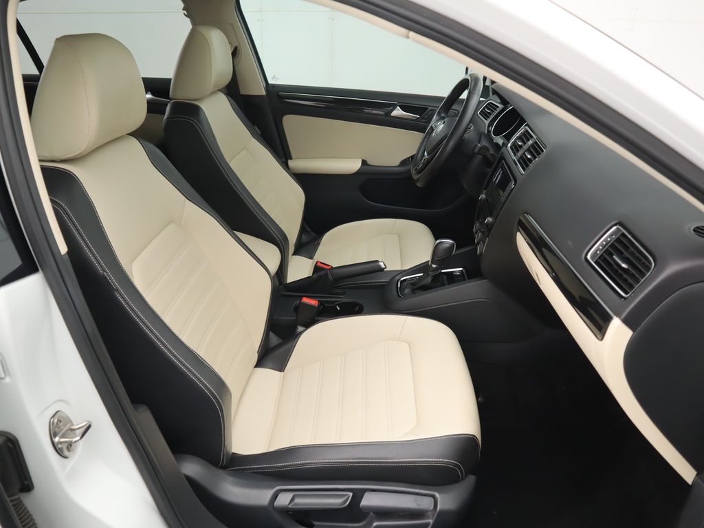 Thumbnail: 2017 Volkswagen Jetta - 20