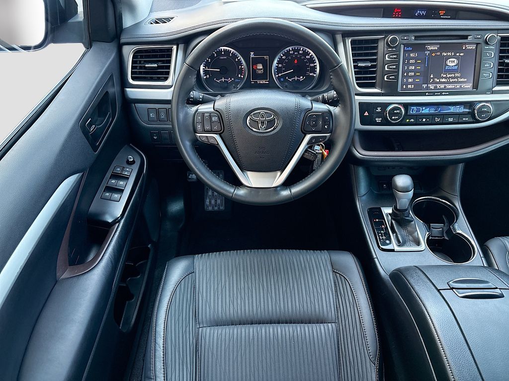 Thumbnail: 2019 Toyota Highlander - 10