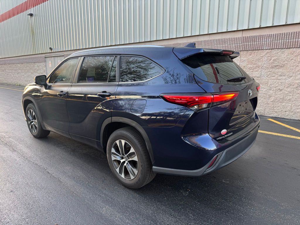 2023 Toyota Highlander XLE 3