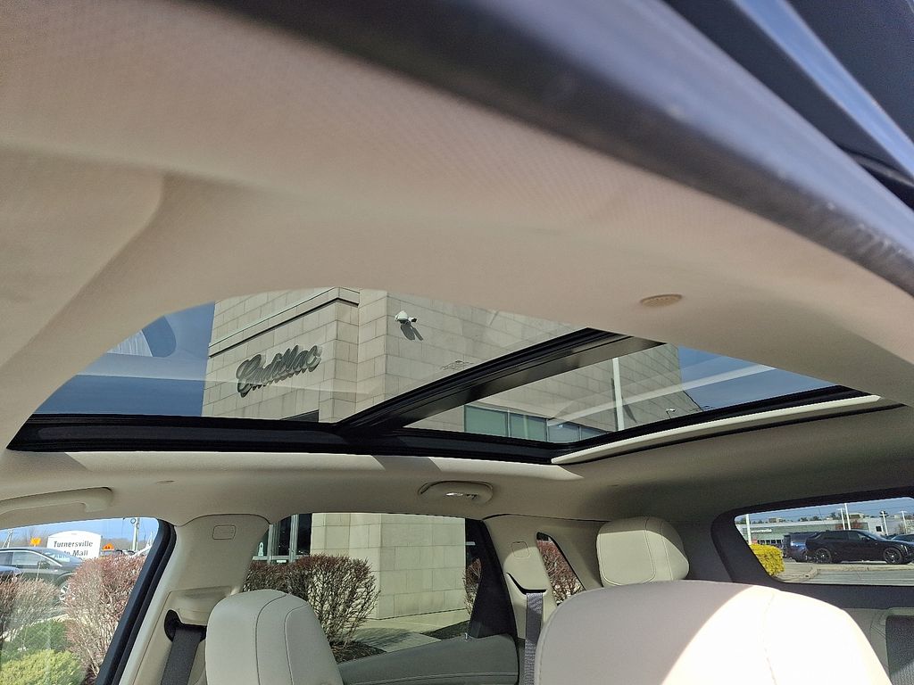 Thumbnail: 2021 Cadillac XT5 - 15