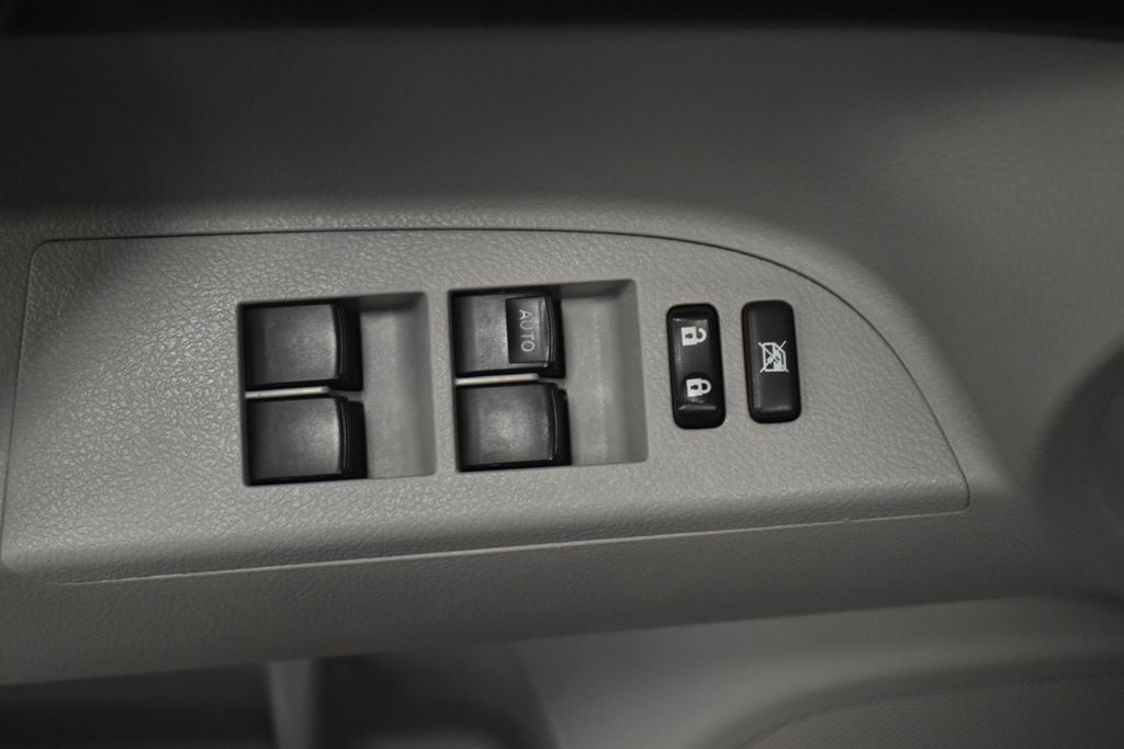 2013 Toyota Highlander Plus 14