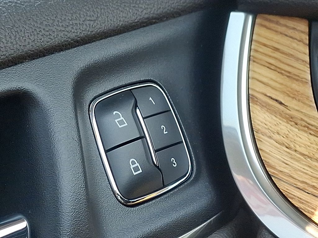 Thumbnail: 2015 Lincoln MKC - 22