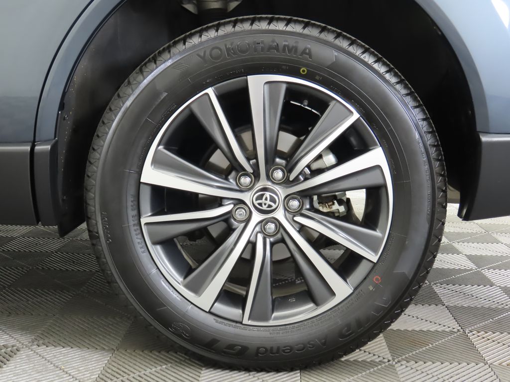 2021 Toyota Venza LE 31