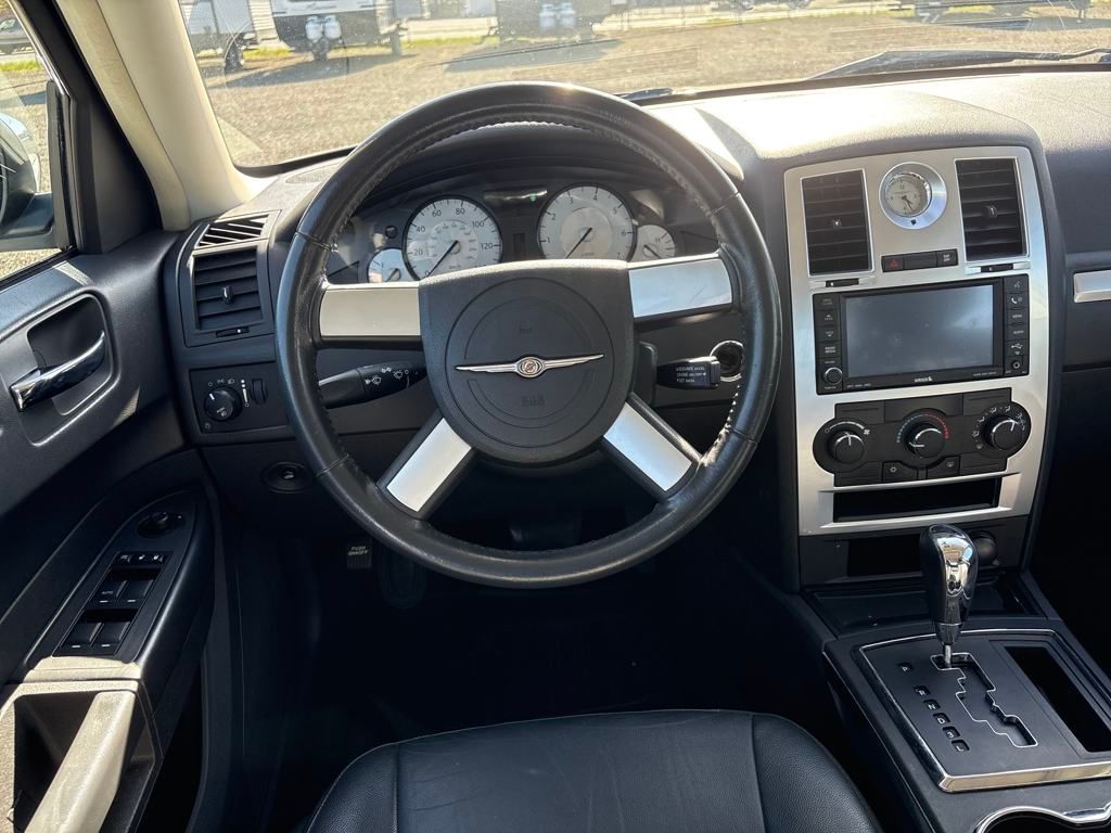 2008 Cool Vanilla Clearcoat Chrysler 300 Dub Edition RWD Sedan