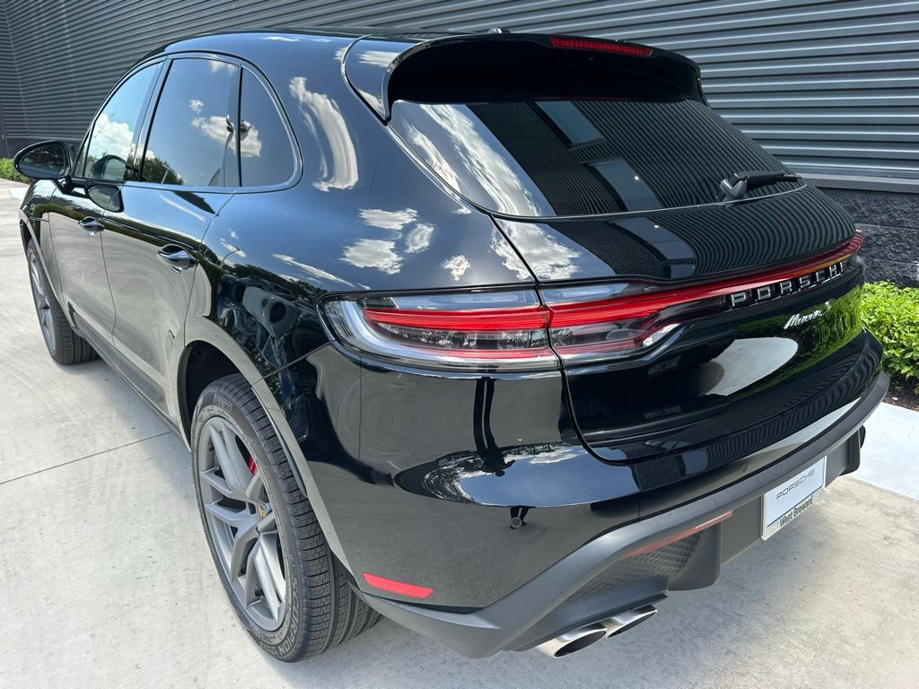 Thumbnail: 2025 Porsche Macan - 3