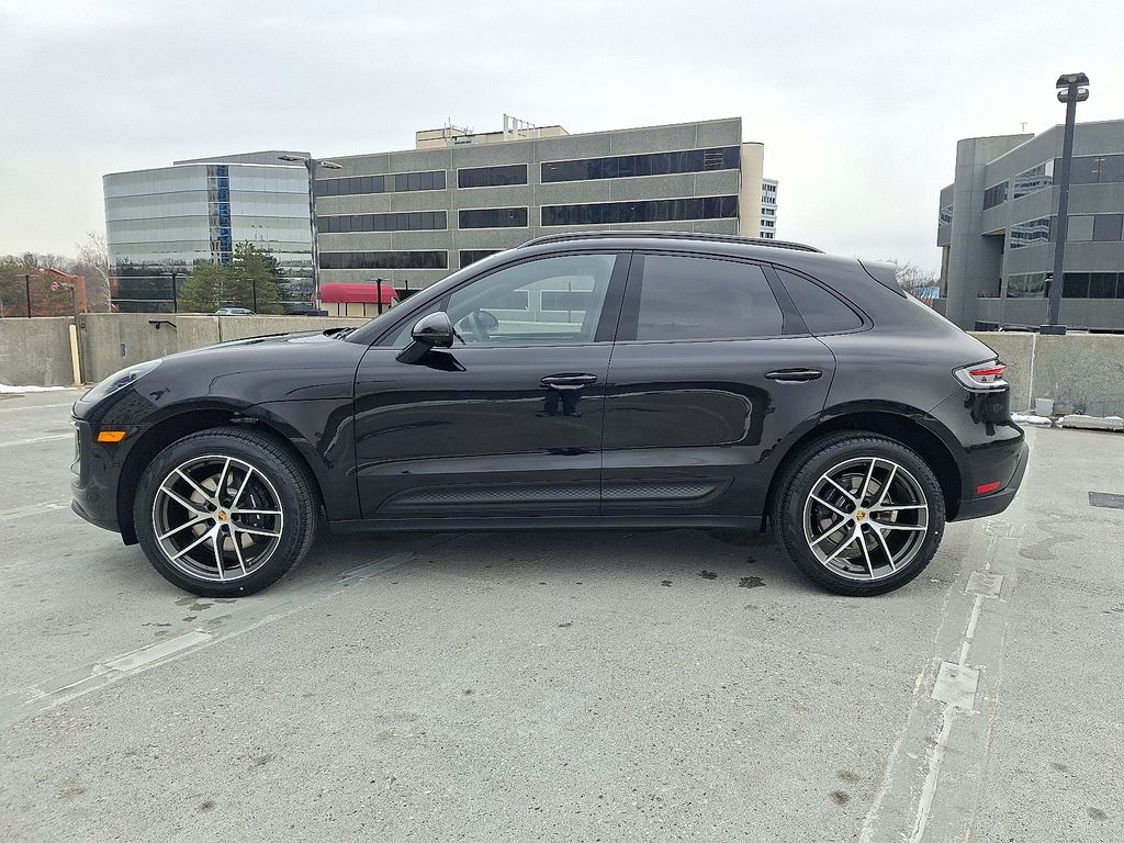 Thumbnail: 2026 Porsche Macan - 11