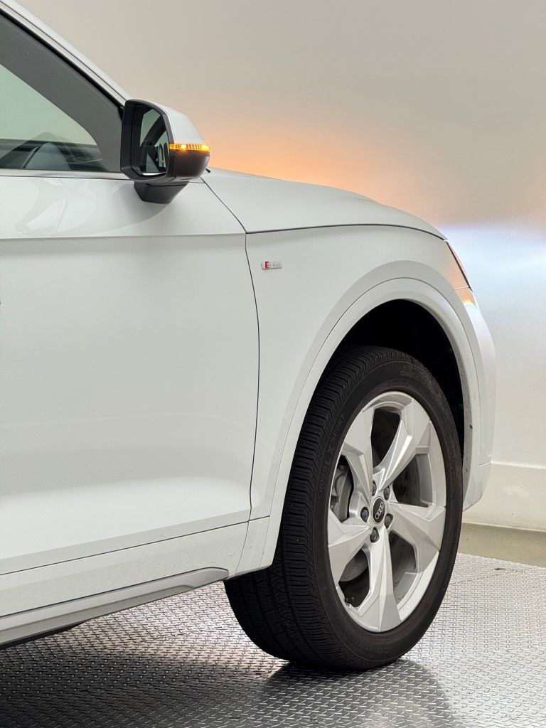 Thumbnail: 2025 Audi Q5 - 12