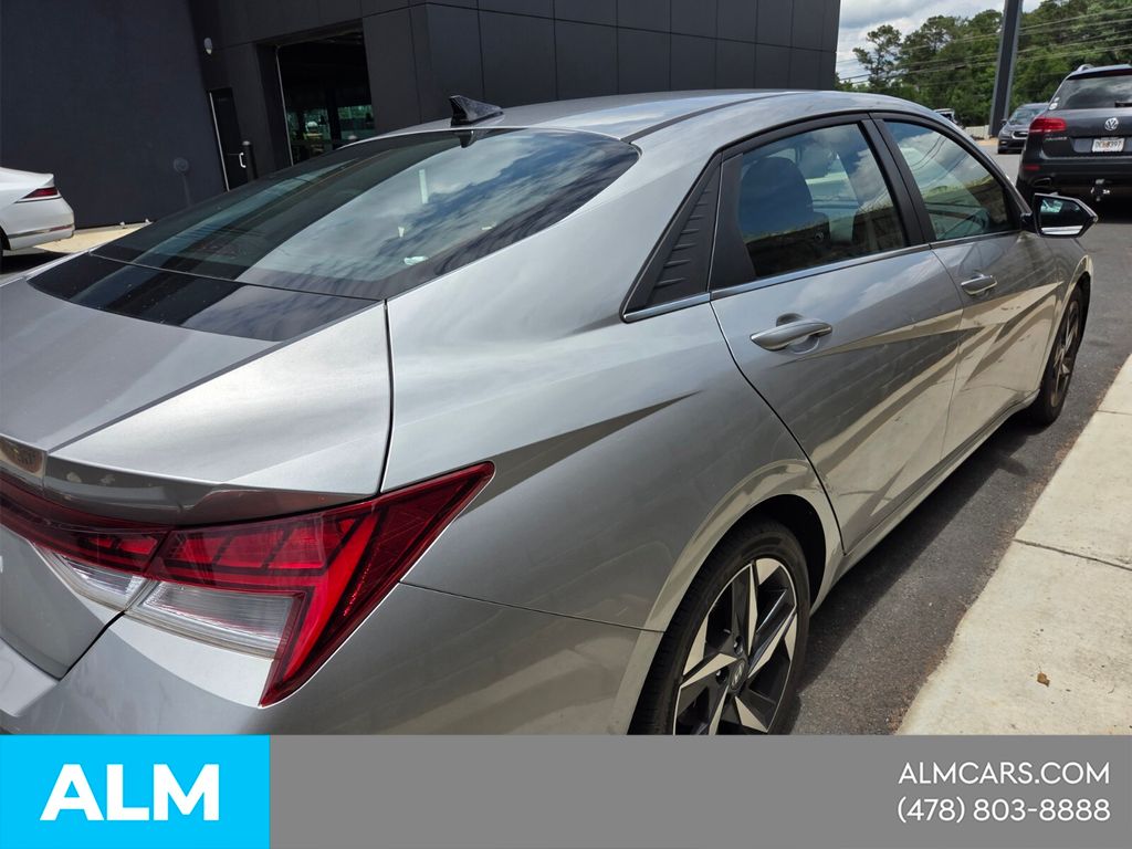 Used 2021 Silver Hyundai SEL image 9