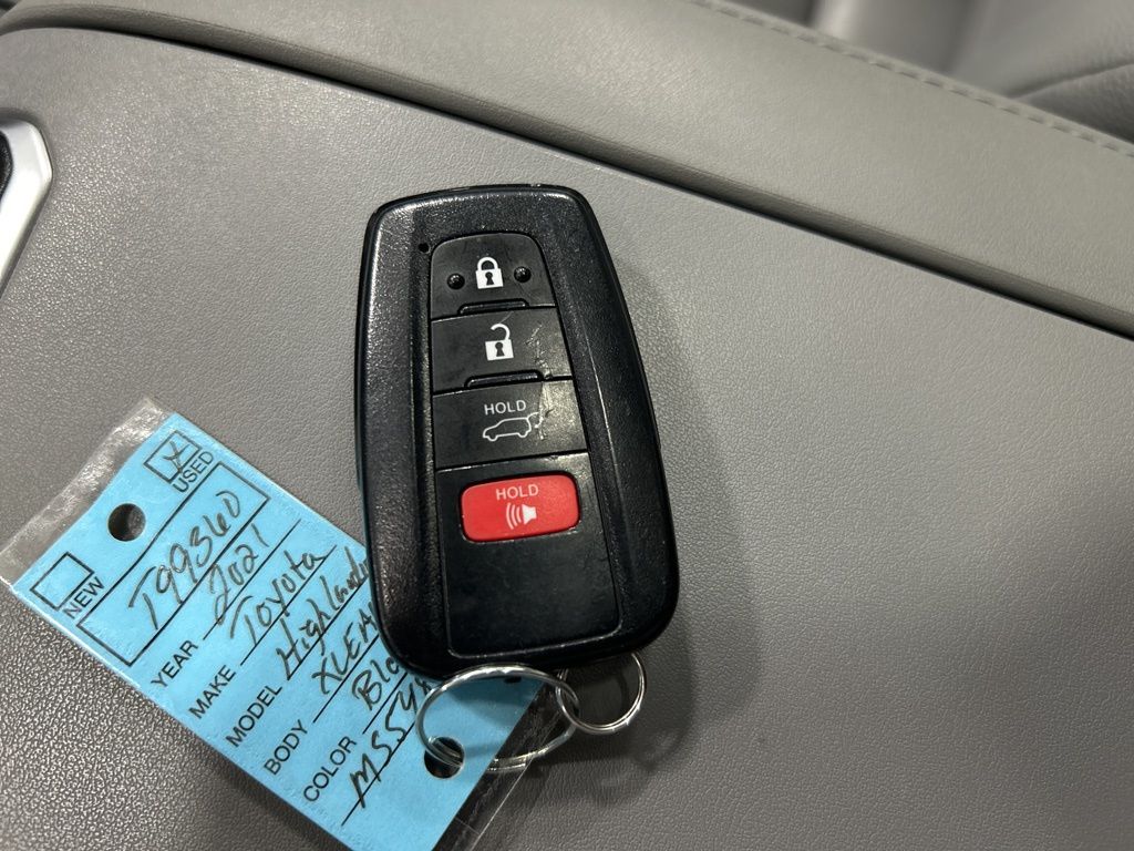 used 2021 Toyota Highlander car, priced at $34,908