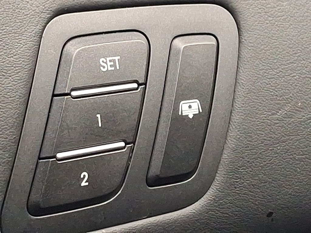 Thumbnail: 2012 Hyundai Genesis - 25