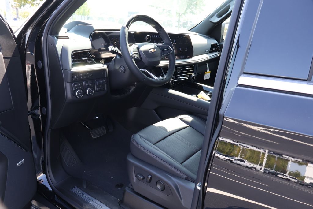 Thumbnail: 2025 Chevrolet Suburban - 14