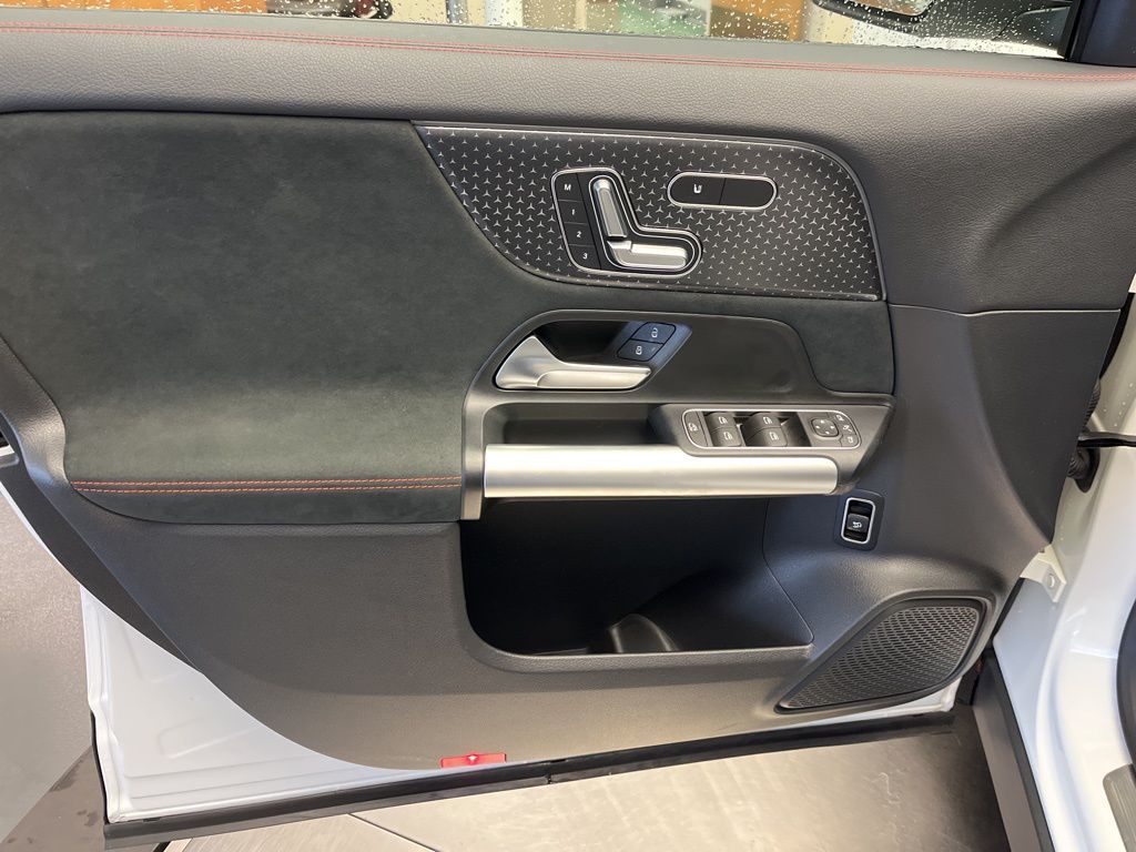 Thumbnail: 2025 Mercedes-Benz GLA - 11