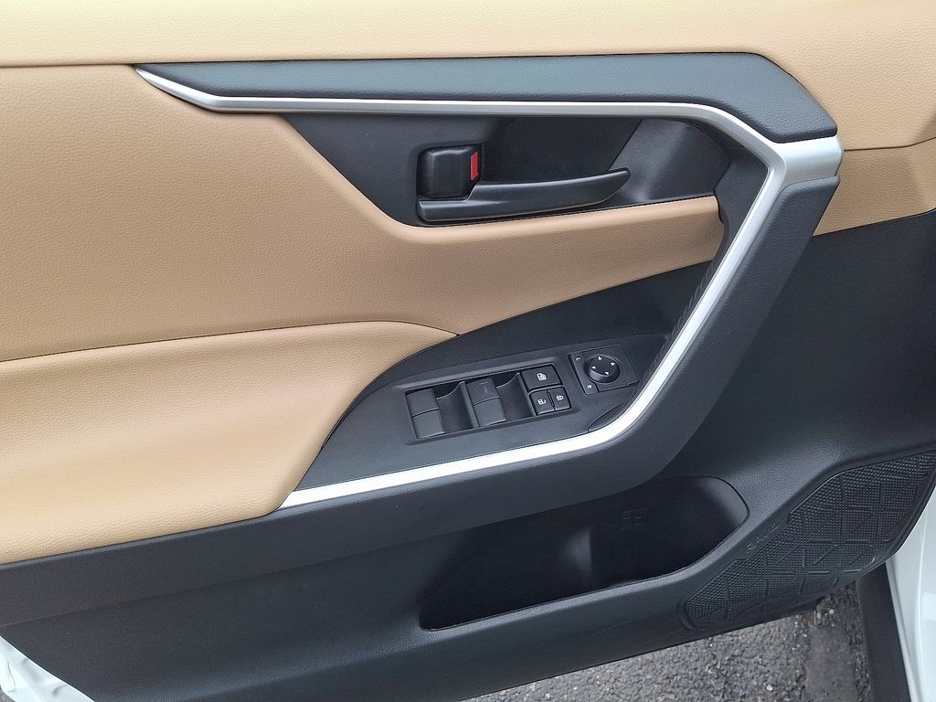 Thumbnail: 2023 Toyota RAV4 - 13