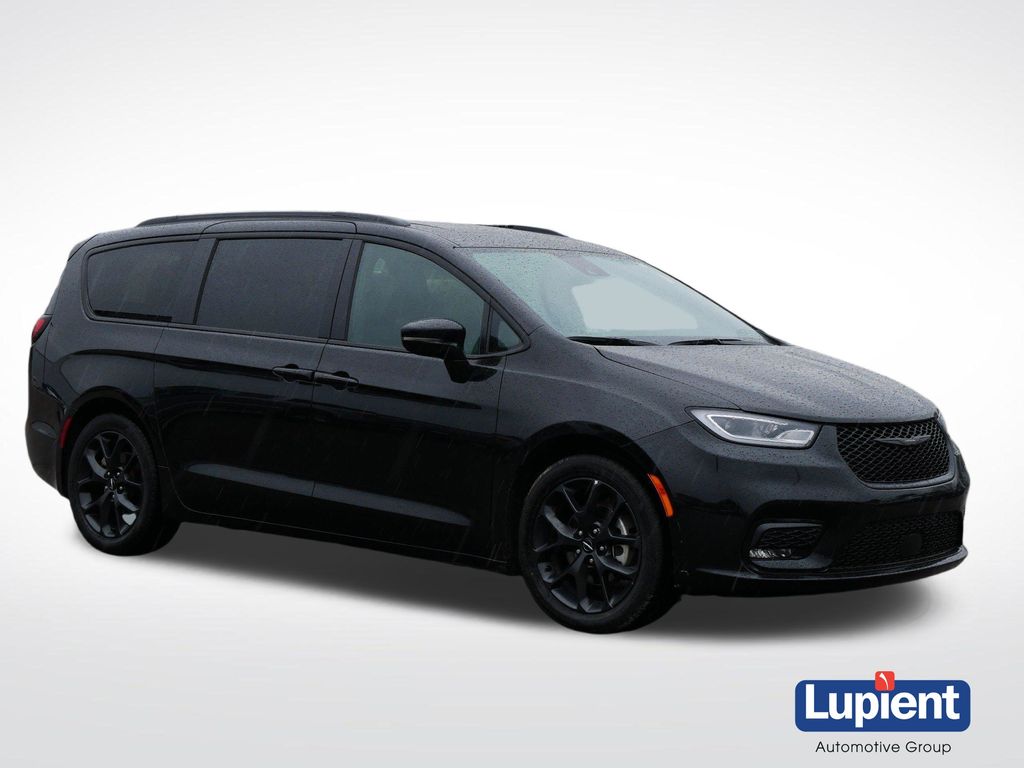 Diamond Black Crystal Pearlcoat 2025 Chrysler Pacifica Minivan Front-Wheel Drive 9-Speed Automatic