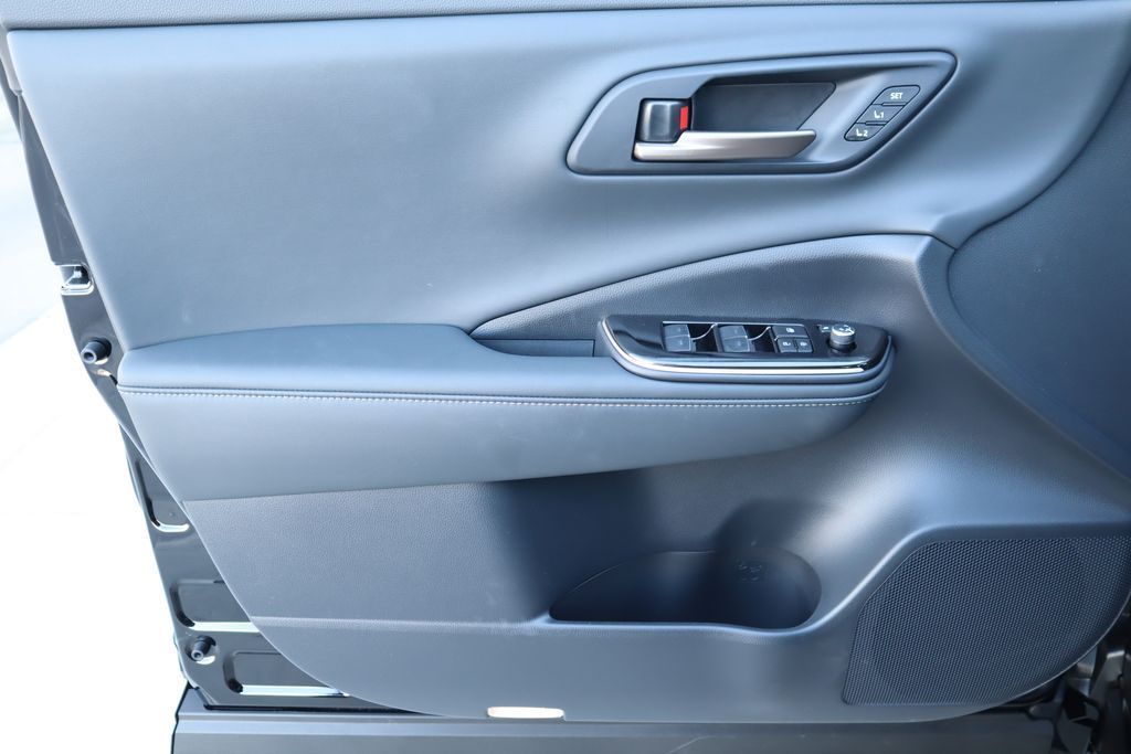 2026 Toyota Crown Signia Limited - Photo 23