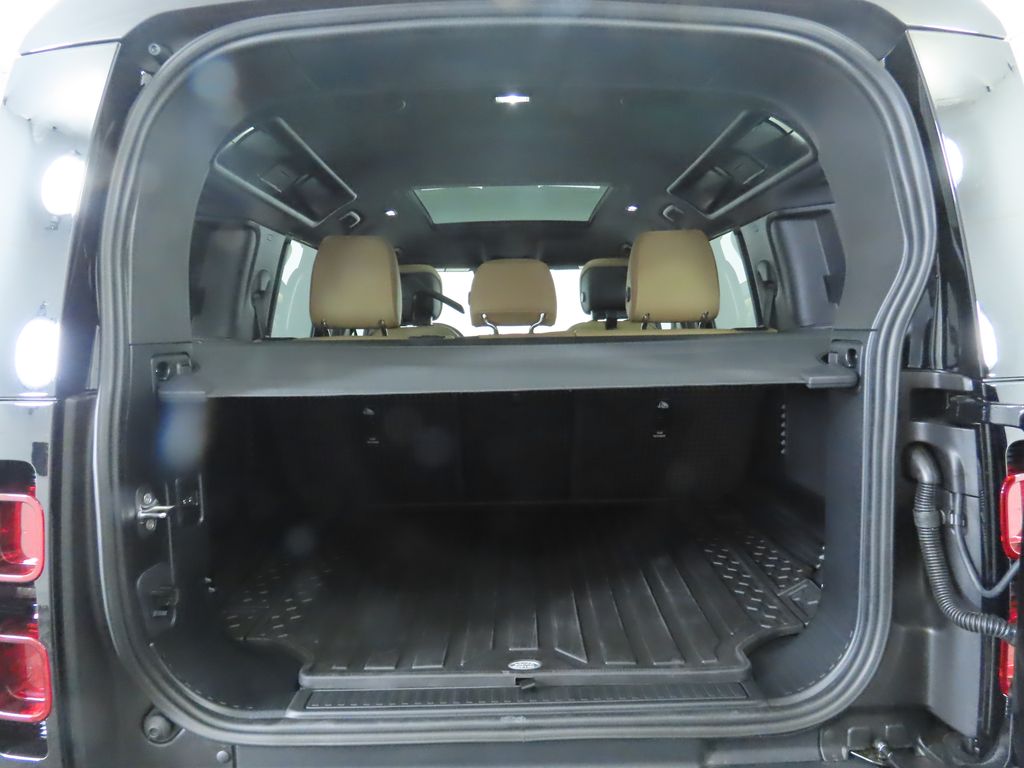 2025 Land Rover Defender 110 29