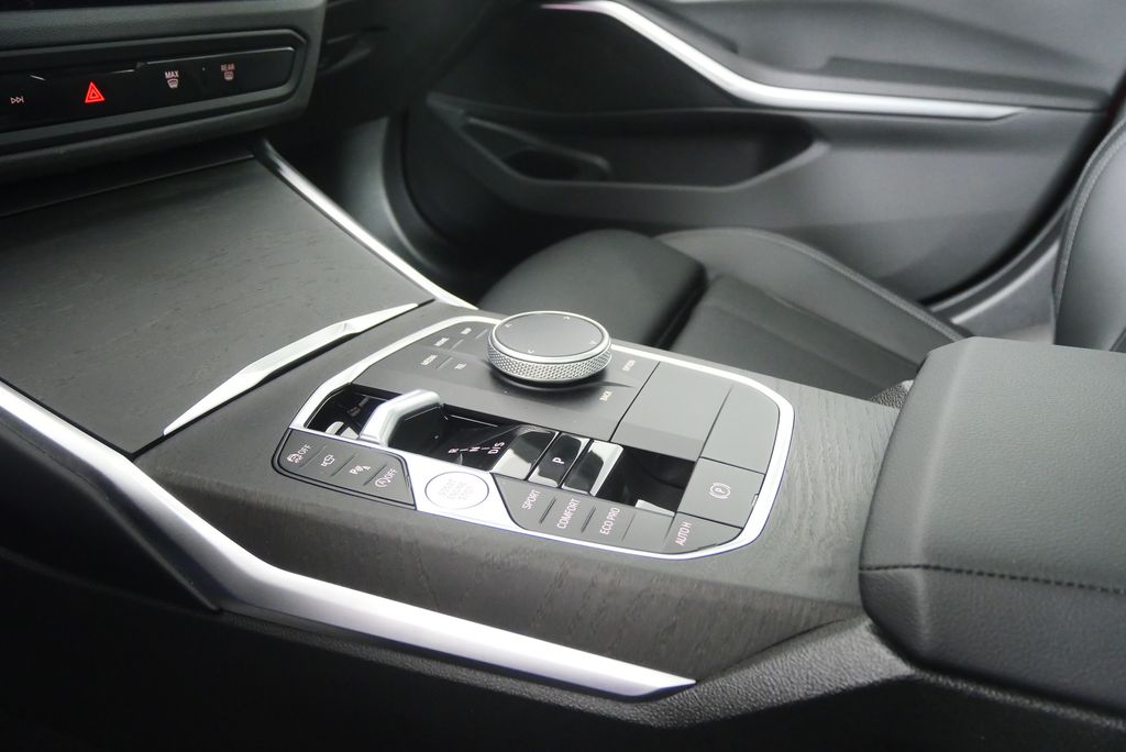 Thumbnail: 2024 BMW 3 Series - 27