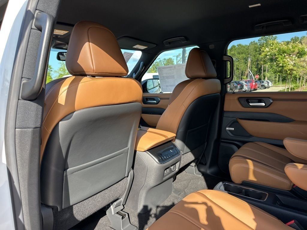 2025 Aspen White Tricoat Nissan Armada SL RWD SUV