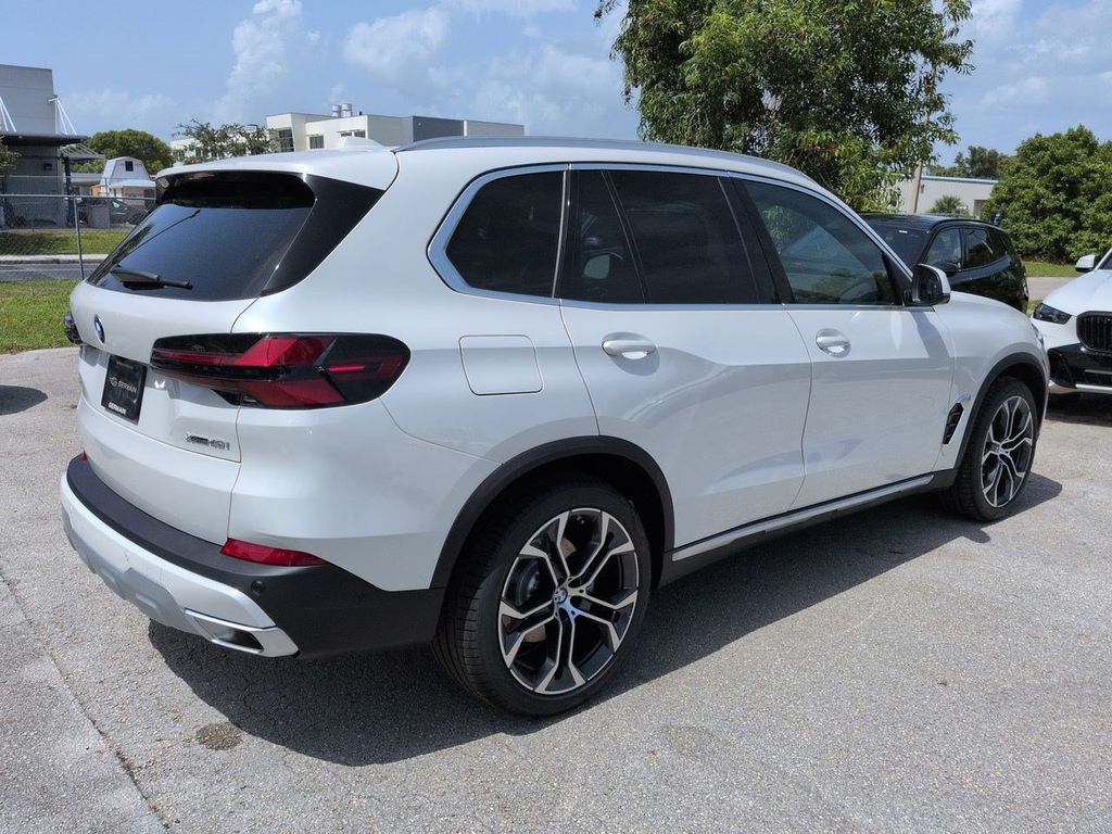 New 2026 White BMW xDrive40i image 4