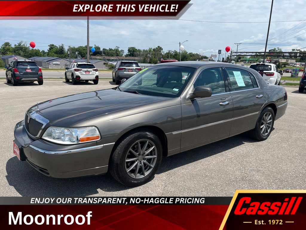 Black (Charcoal Gray Clearcoat Metallic) 2003 Lincoln Town Car Sedan Rear-Wheel Drive 4-Speed Automatic