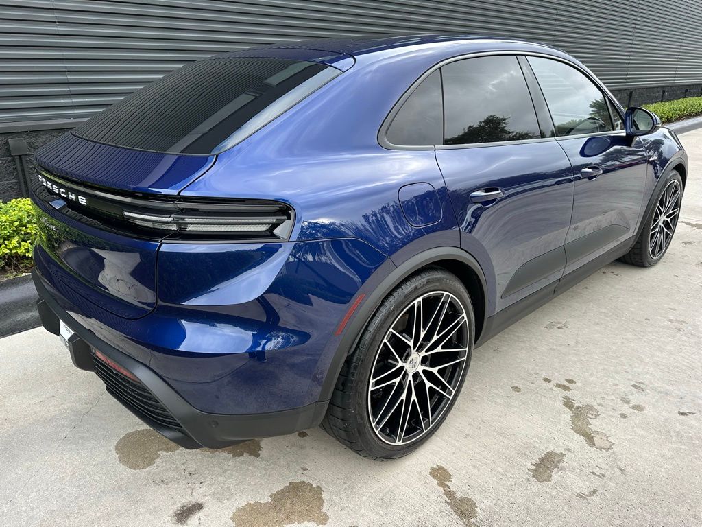 Thumbnail: 2025 Porsche Macan - 9