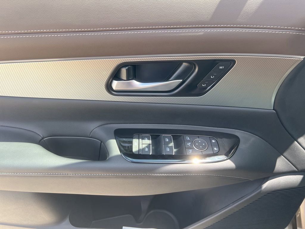 2025 Champagne Silver Metallic Nissan Murano Platinum AWD SUV