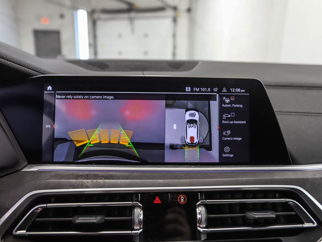 Thumbnail: 2022 BMW X5 - 17