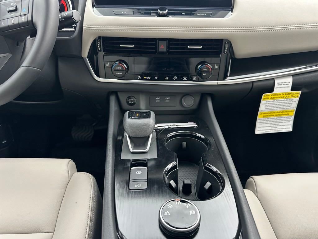 2025 Nissan Rogue SL photo