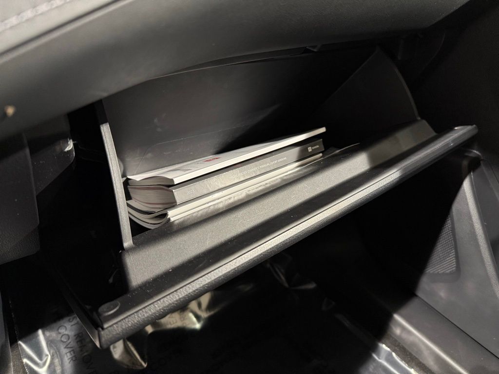 Thumbnail: 2023 Toyota Highlander - 32