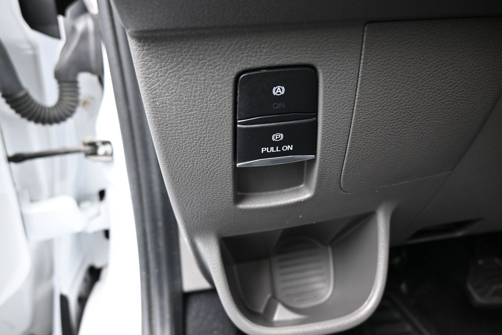 Used 2024 Oxford White Ford XLT image 12