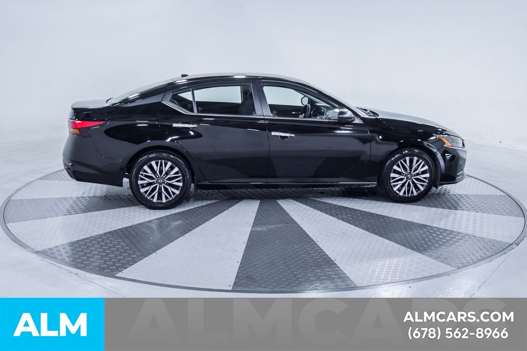 Used 2025 Black Nissan 2.5 SV image 11