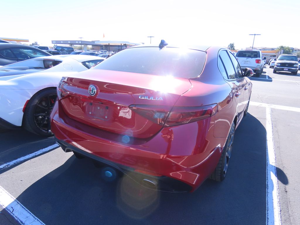 Thumbnail: 2019 Alfa Romeo Giulia - 3