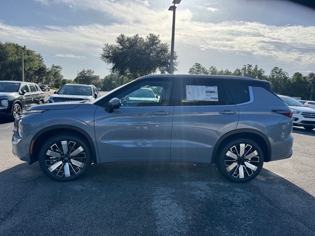 2025 Mitsubishi Outlander SEL photo 2