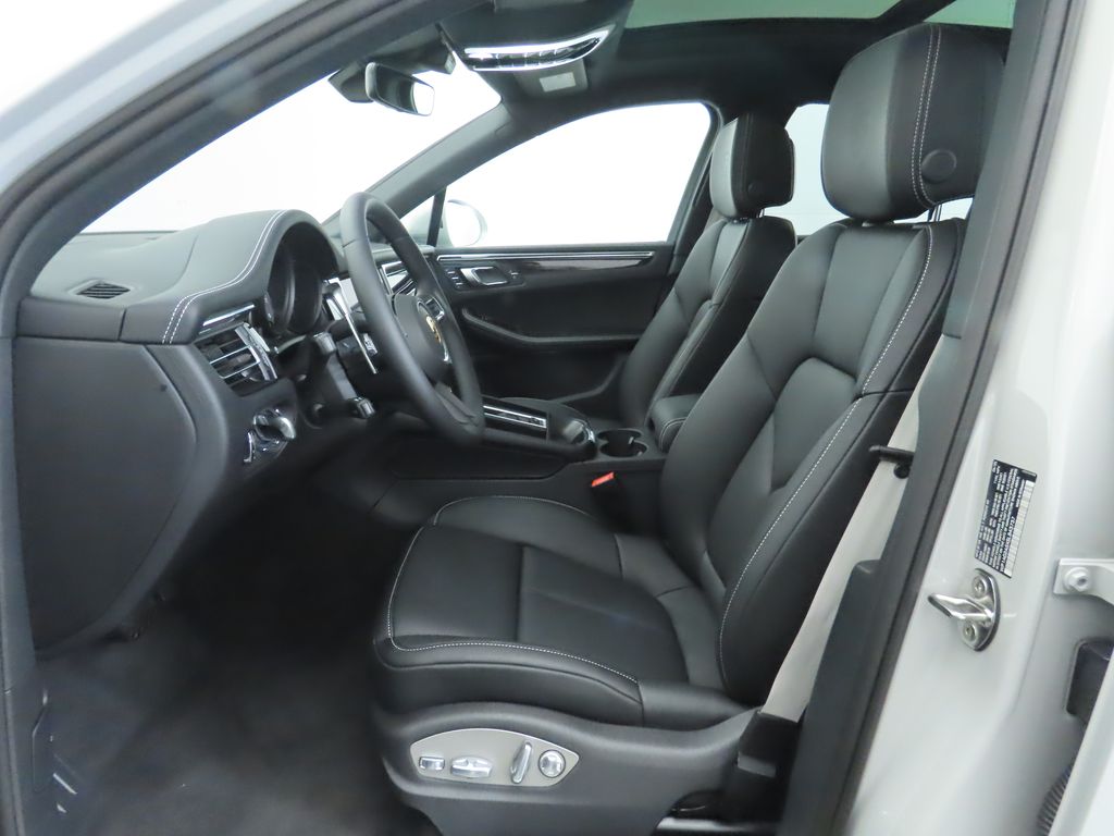 Thumbnail: 2025 Porsche Macan - 5