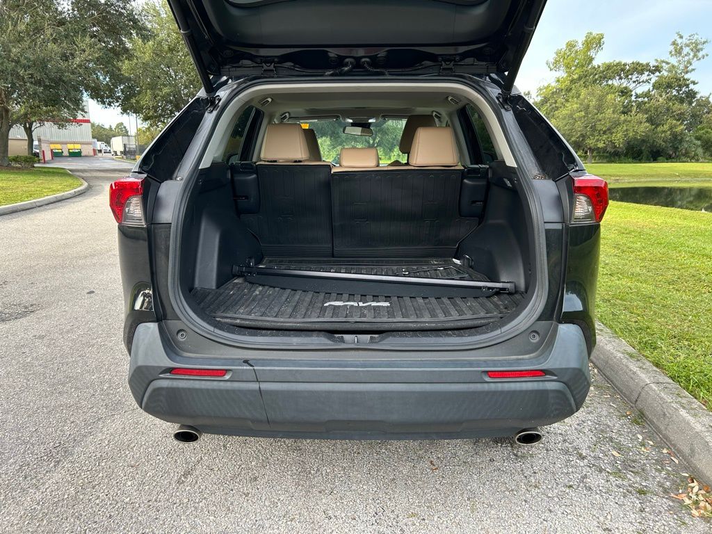 Thumbnail: 2021 Toyota RAV4 - 10