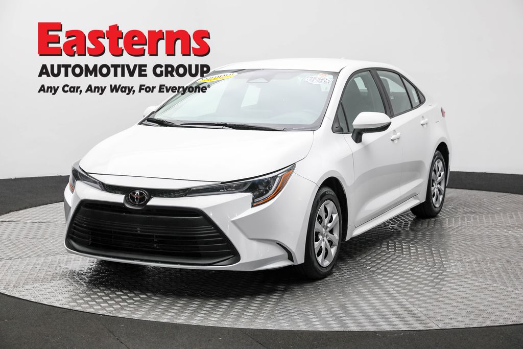 2024 Toyota Corolla LE's photo