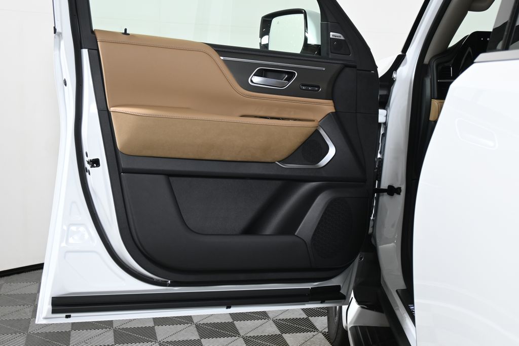 Thumbnail: 2026 INFINITI QX80 - 23