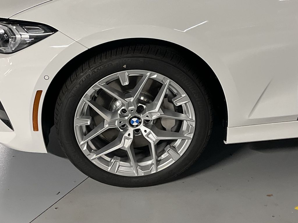 Thumbnail: 2025 BMW 3 Series - 10