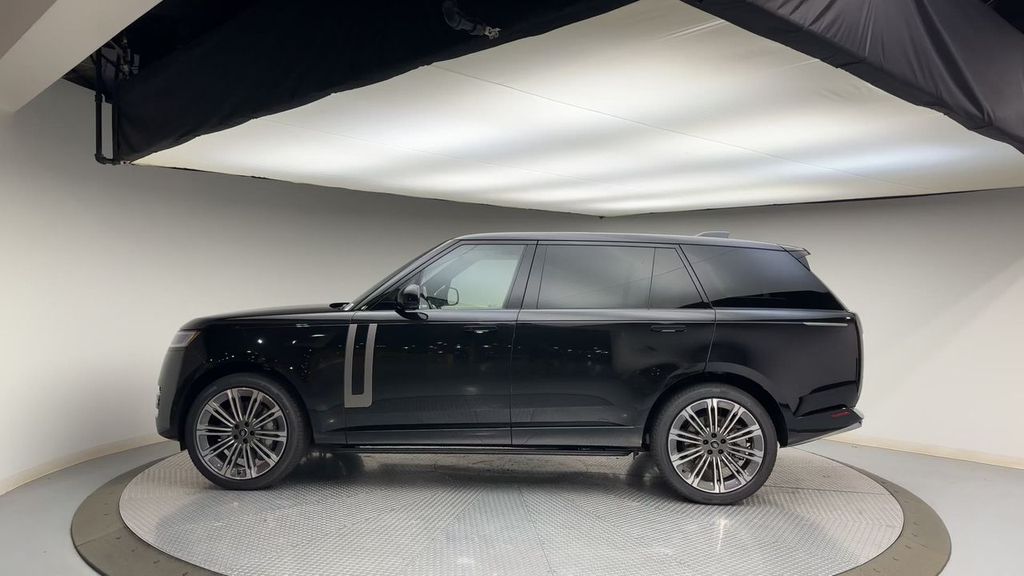 Thumbnail: 2025 Land Rover Range Rover - 5