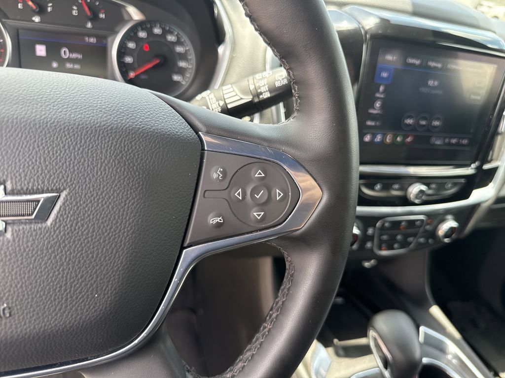2023 Chevrolet Traverse RS White at Community Kia